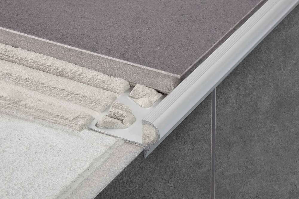 Image du produit PROFILE NEZ DE MARCHE TREP-FL AE 2.5M FL110AE